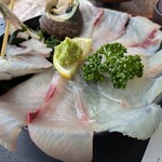 白木海岸のレストラン - ・海鮮丼、鯛鰤鯵と栄螺