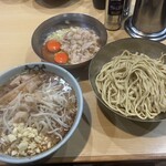 ラーメン二郎 - つけ麺(アブラ過多ブラ、ニンニク、アブラ)