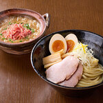 麺屋 五常 - 海老だしつけ麺 半熟玉子のせ