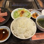 黒毛和牛 焼肉うし雅 - 