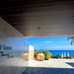 Seahorse Club - エントランスからの眺め。プールにサウナ、ヴィラの宿泊者の他ビジターの有料利用も可。