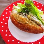 TAK BAGERI MEL  - 国産生ハムのカンパーニュサンド。２５０円。白ワインに合いそう！！