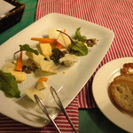 グランブルー - チーズ盛合わせ1300円。