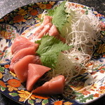 居酒屋いいとも - 魚音まぐろの刺身（中トロ）９００円
三崎は魚音まぐろは一味違います。引き締まった身に臭みの一切無い
サシは、普通のマグロとは全く違います。是非食べ比べてみて下さい。