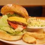 青山Indigo - 一日30食限定の和牛ハンバーガー