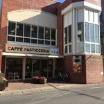 外観。2階は喫茶。