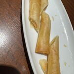 民福北京烤鴨店 - 海老入り細〜い春巻き、この後に出てくるお料理のボリュームからして、このサイズで◎