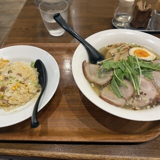 麺処・餃子処 TESHI_0