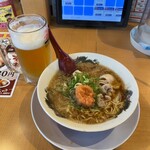 大阪　ふくちぁんラーメン - 料理写真:肉醤油ラーメン860円＆生ビール中390円期間限定価格