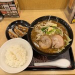 らあめん花月嵐 - 料理写真:ブラックモンスター&餃子セット