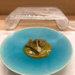 鮨処 暁 -akatsuki- - 鮑の肝ソースと青海苔が混ざり合ってて、とても美味しい。