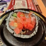 スシロー - 料理写真:海鮮巻き重ね 春 まぐろやえびに加え 赤貝 活け〆真鯛など12種類の具材が調和
上に乗ってるのは漬け桜漬け大根