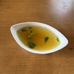 リトル ランカ - 食前のアユールヴェーダスープ。美味しくて一気飲み！