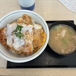 かつや - 料理写真:カツ丼(梅)・とん汁(小)
