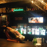 Restaurant&Bar Beans - 骨付きの生ハムと沢山のお酒