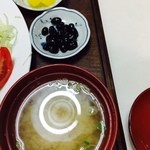 ナポリ喫茶 - ナポリ定食　お味噌汁　黒豆　漬物