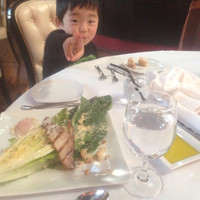 RESTAURANT DAZZLE - 大きさと驚きを兼ね備えたシーザーサラダ！