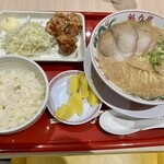 京都北白川ラーメン魁力屋 - 唐揚げ定食(コク旨ラーメン)