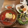 盛岡冷麺 寿々苑 - カルビ冷麺(辛口)、ワカメサラダ、ナムル、キムチ