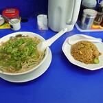 来来亭 - 料理写真:●チャーハン定食　1,150円

醤油、麺量普通、麺の硬さ硬め、濃さ普通、背脂普通
ねぎ多め、一味唐辛子普通、チャーシュー普通

をタッチパネルで注文してみた

※ラーメンは食べ掛けですw