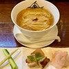 Menya Agosuke - 鶏塩上湯麺。下は鶏肉のチャーシュー2種と筍など野菜