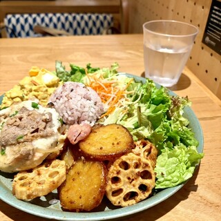 エムズマーケット デリカテッセン&ダイナー_0