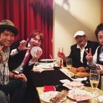 majikkuba-toraianguruandoko- - 右からマインドハッカーのトニージャンさん、俳優の千葉真一さん、世界ナンバーワンのカードマジシャンの丸山真一さん、イリュージョニストのトシキさん