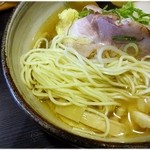 麺屋宗 - プツっとした食感の麺。