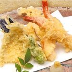 すしざんまい -  天ぷらの盛り合わせ