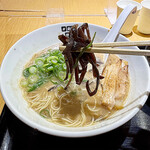 博多 くまちゃんらぁめん - とんこつラーメンと言えば、のキクラゲ