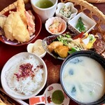 こふん前Cafe IROHA - 日々是好日@2,300円　なんというコストパフォーマンスの良さ！籠の中にメインから小鉢までぎっしり詰まっている！そしてそのどれもが美味しい！素晴らしい！