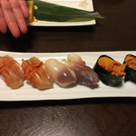 太助寿司 - 赤貝、ホッキ、ウニの握り