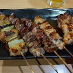 ハッケン酒場 - 焼き鳥盛合せ 5本 1,078円