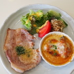 アーティザン - 本日の平日ランチ\950-はポークロースのソテーとカキのチーズ焼き