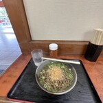 立喰いうどん 河内うどん - 料理写真:かけそば@320円に、本日は天かすサービス