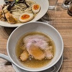 麺処 ほん田 - つけ麺塩のつけ汁。