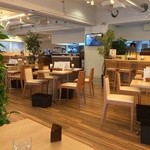 Bisutoro Kafe Momotenashiya - 明るく広々50数席