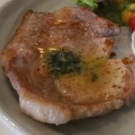 アーティザン - ポークソテーは結構食べでがあります。バター風味が○