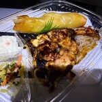 ほっともっと - 料理写真:ごろっと大きな肉と野菜 黒酢酢豚&春巻弁当 690円