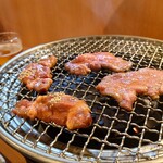 ホルモンなごみ - 焼いてるところを一枚