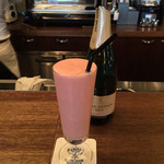 コーヒーハウス ニシヤ - ラズベリーバナナシェイクのカヴァ割り（850円）