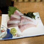 大衆酒蔵 日本海 - 料理写真:立派な厚切り