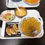 翠燕 - 料理写真:カレーチャーハンと餃子