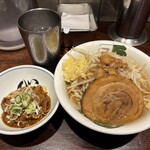 ラーメン 雷 東京本丸店 - 