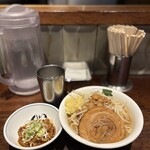 ラーメン 雷 東京本丸店 - 