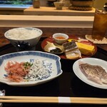 なのりあ - ご飯茶碗は愛媛の砥部焼。