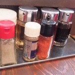 麺者 風天 - 卓上の調味料類