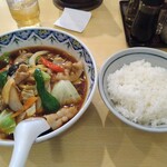 万福 - 料理写真:肉そば 880円 半ライス 170円