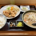 栄太呂 - 豚汁定食(チキン唐揚げ)