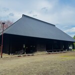 報徳庵 - この地にゆかりのある二宮尊徳の生家を再現した建物が　直ぐそばにあります。広くて立派でした。